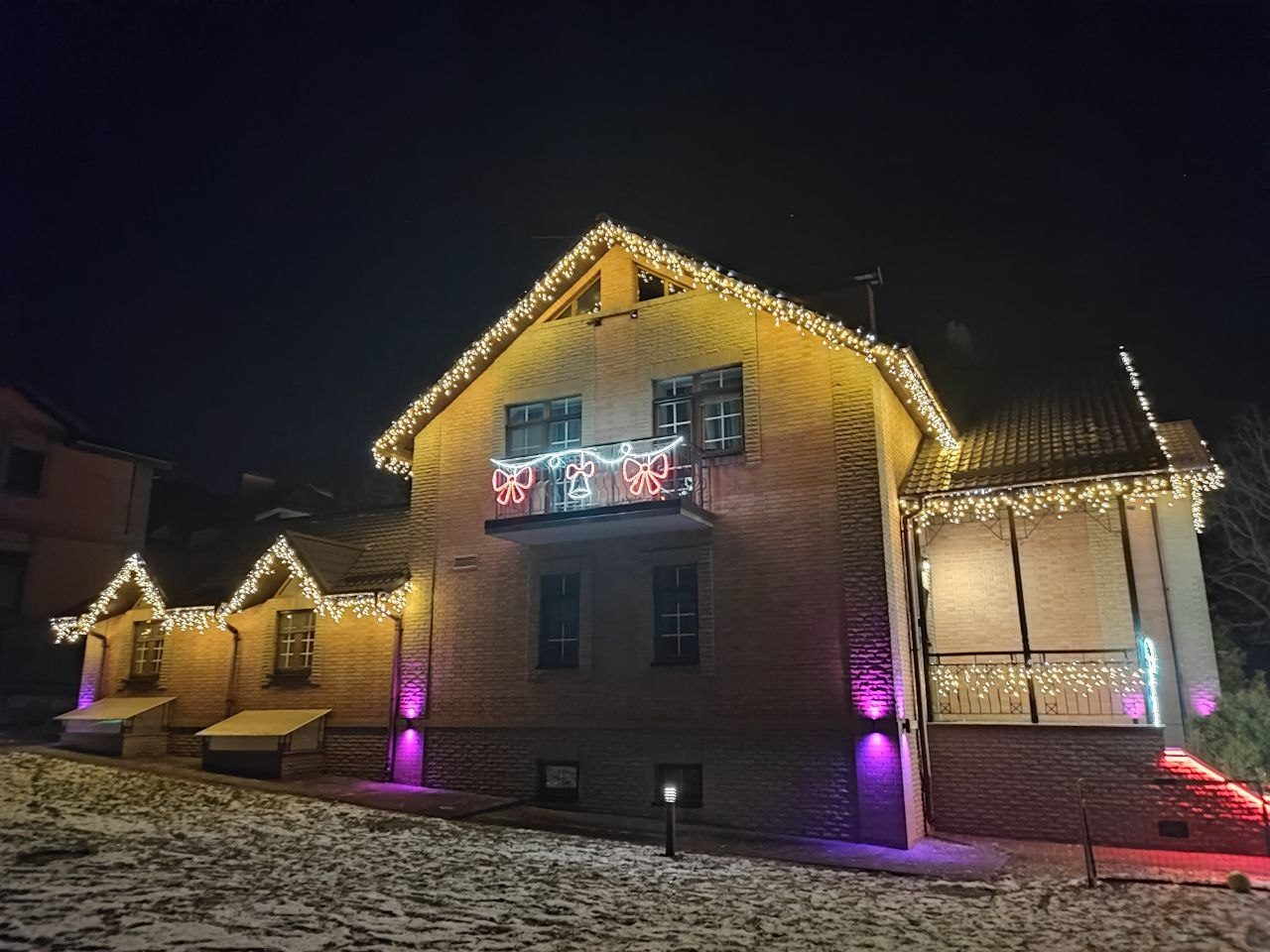 Fațadă de casă privată — vedere 4