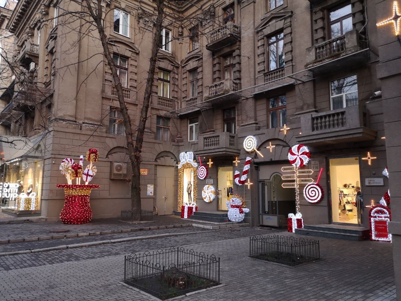 Iluminat magazin — vedere 21