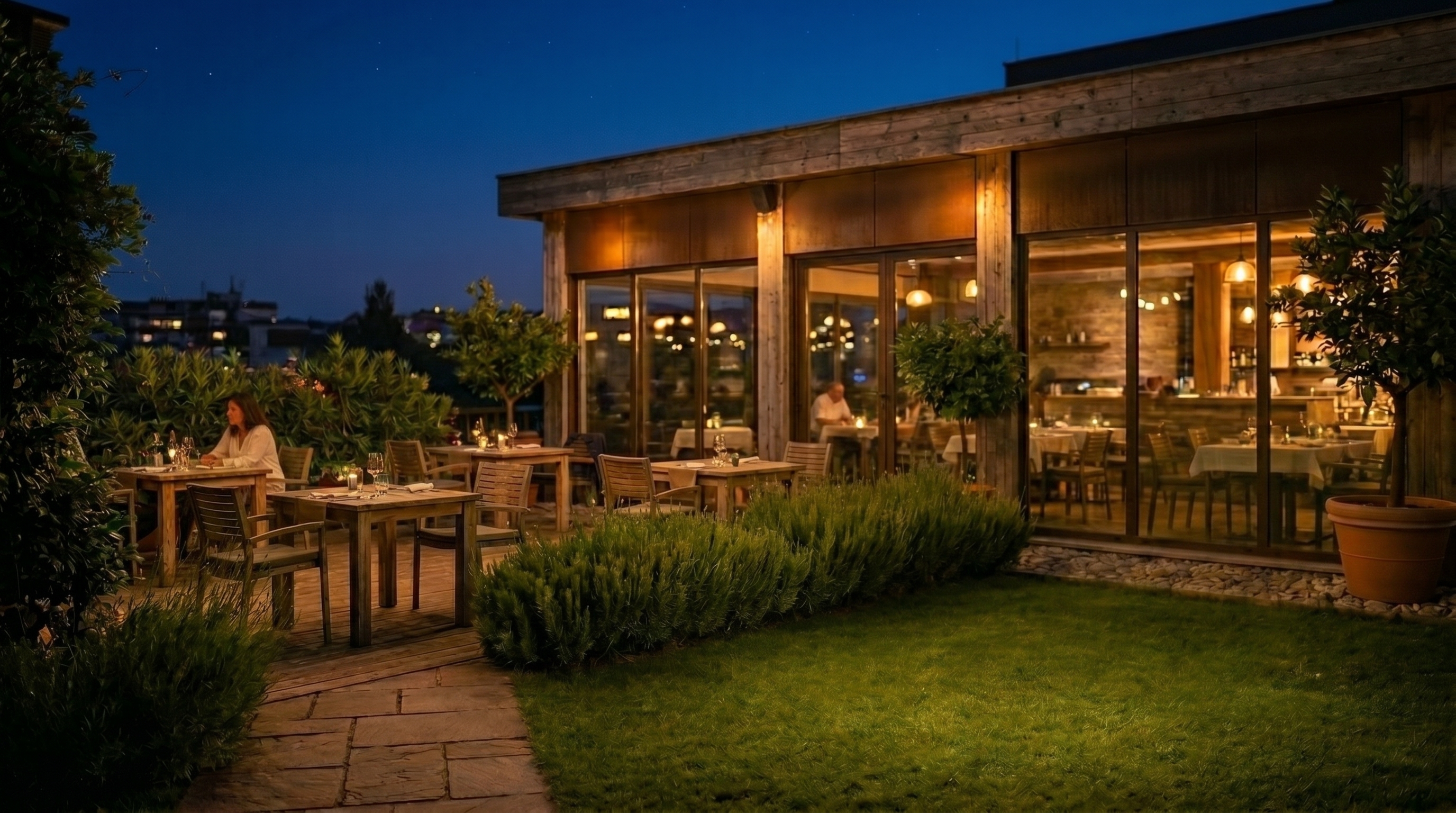 Restaurant fără iluminație LED — înainte de instalarea decorațiunilor festive de Crăciun Carpathian Crafts